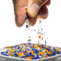 Die EU verbietet schrittweise Mikroplastik