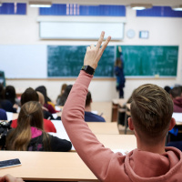 Lieber Studium statt Ausbildung: Dieser Trend macht Probleme