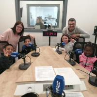 Alumnes i mestres de lescola Sant Cristòfol ens expliquem la creació de la bibioteca escolar La Mar de Llibres.
