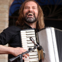 Otros acentos - El artista argentino Chango Spasiuk presenta “Taco y suela: tradición” - 03/08/25