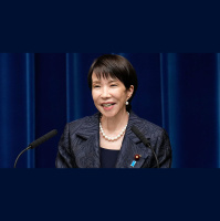 Giappone, la premier di ferro che ama il metallo