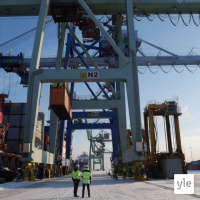 Jokapaikan Reetta: Laivaa lastaamassa Mussalon satamassa