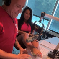 Monday, August 21: Dumb Ass News Stunt Or Stupid - Toe-tal Concentration AJs New Do