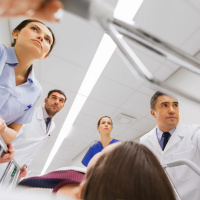 O que é infarto agudo do miocárdio e quais são os principais sintomas?