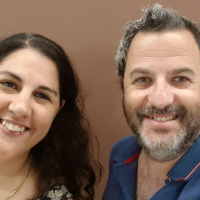 פרק 104- שיחה עם כנרת יפרח, כותבת מיקרו-קופי ומאפיינת שפה