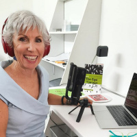 Amy Carroll LIVE on the Mid Morning Mix with Katt Cullen on world radio Switzerland