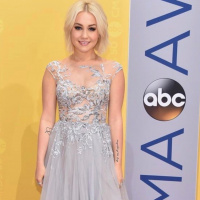 Country Star Rae Lynn: Proud Military Wife + Sister