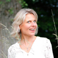 Expanding Out Exercise with Certified Facilitator Silke Raab