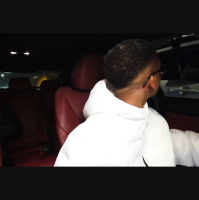 PM investiga policiais que tiraram foto com influenciador de 17 anos flagrado dirigindo sem CNH