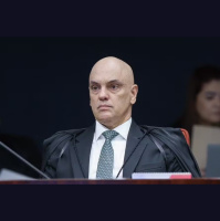 Moraes vota pela condenação de Bolsonaro e sete réus veja destaques da fala