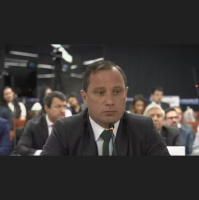 PF cumpre mandado contra Mauro Cid em caso sobre emissão de passaporte para deixar o Brasil