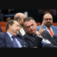 Defesa de Bolsonaro cogita recorrer a cortes internacionais e pedir prisão domiciliar em caso de condenação