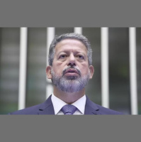 Moraes autoriza visita de Arthur Lira a Bolsonaro