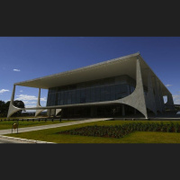 Homem é preso ao tentar invadir Palácio do Planalto