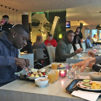 FotbollsArenan hänger på hotell med AFC