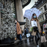 Farmácias de Paris tiveram filas para testes rápidos de Covid-19 antes do Natal