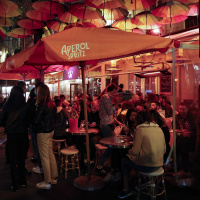 Na França, antecipar o fechamento de bares e restaurantes não teve o menor impacto