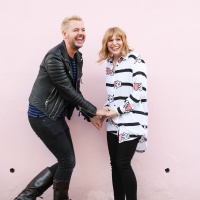 Jules and Sarah - Laying Eggs, The Easter Special