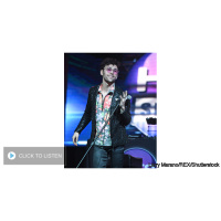 Artist MAX chatting with Frankie and Jess