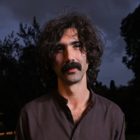 Andrea Laszlo De Simone racconta Una lunghissima ombra