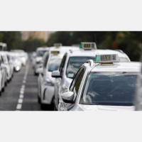 Antón Losada, sobre os taxis en Santiago: Hai que rezarlle ao Apóstolo para conseguir un