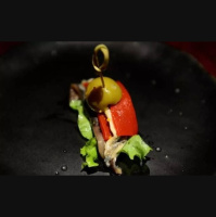 食物_西班牙 腌鱼夹心绿橄榄 Stuffed Green Olive with Fish