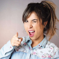 953 - Você assume uma identidade diferente quando fala inglês? {Carina Fragozo}