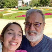 902 - O pai da Alexia se apresenta em inglês