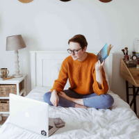 575 - Online Education em inglês com o Inglês Nu E Cru Rádio 