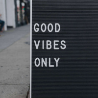 547 - Good vibes only com o Inglês Nu E Cru!