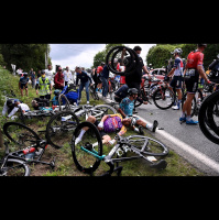 Perico Delgado, sobre la espectadora que ha provocado una caída múltiple en el Tour de Francia: Ha sido muy imprudente