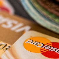 Заплати дважды. Как банки списывают со счета вдвое больше денег