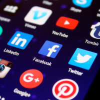 Выйти из сетей. Ученые назвали новую причину одиночества