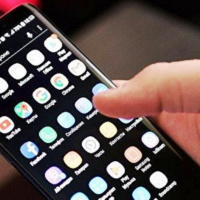 Названы лучшие смартфоны года