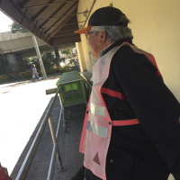 Cuidador de carros, 76 años.