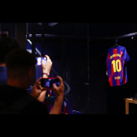 El Barça estrena la nova samarreta amb incògnites respecte al dorsal de Lamine Yamal