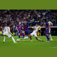 Lamine Yamal regateja i xuta menys des que ha tornat