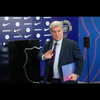 La junta del Barça aprova un aval personal per inscriure jugadors