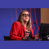 Elena Fort: Aposto per tornar al Camp Nou labans possible, estem a lúltima fase per aconseguir permís