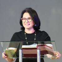 Atravessando Tempestades - Lúcia Veras