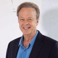 EP612: Andrew Matthews - How To Sell 10 Million Books! 