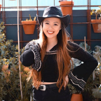 Melbournes own Olivia Foy, is kicking goals in the country music scene.