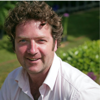 Diarmuid Gavin Is Nonis New Hairdresser 