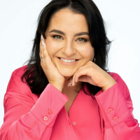 We Are OBSESSED With Pamelas New Telly Song