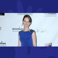 Norma Is Trying To Wrap Her Head Around All These Dating Apps!