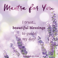 MONDAY MANTRA: I trust... beautiful blessings to guide my day.