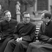 Tres microhistorias sobre la Sociedad Sacerdotal de la Santa Cruz