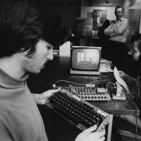 AHORA se ha puesto de moda darle palos a Apple