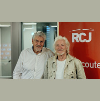 Hugues Aufray, auteur-compositeur-interprète, guitariste et sculpteur