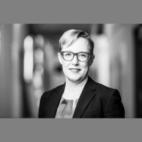 Breese Davies: Tell a compelling story.